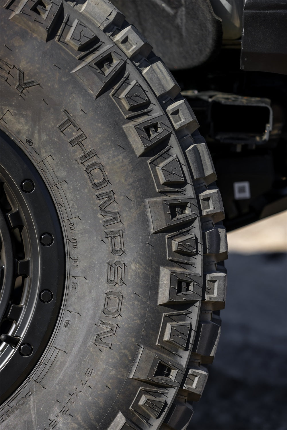 Mickey Thompson 247927 - Baja Legend MTZ 20.0 Inch LT275